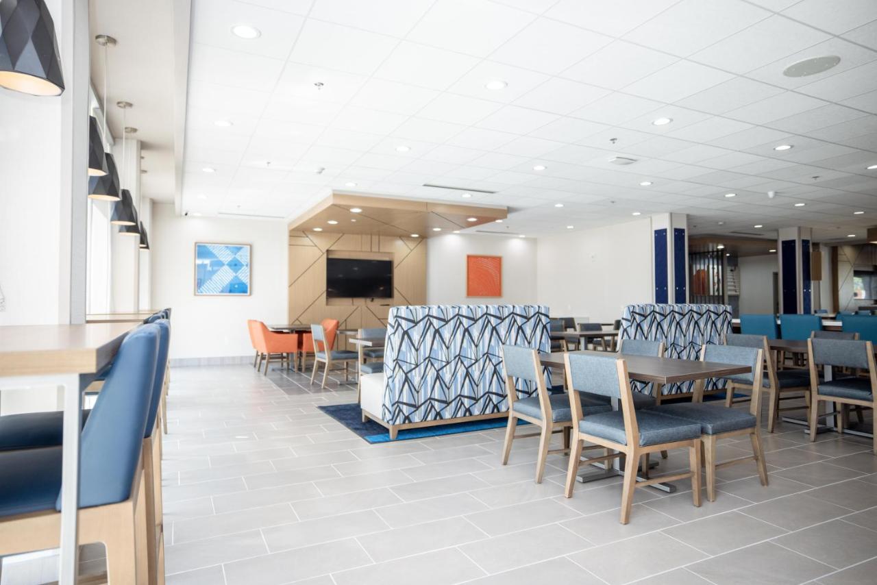 Holiday Inn Express & Suites Tampa Stadium - Airport Area By Ihg מראה חיצוני תמונה