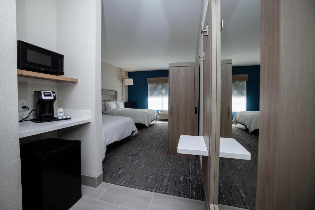 Holiday Inn Express & Suites Tampa Stadium - Airport Area By Ihg מראה חיצוני תמונה