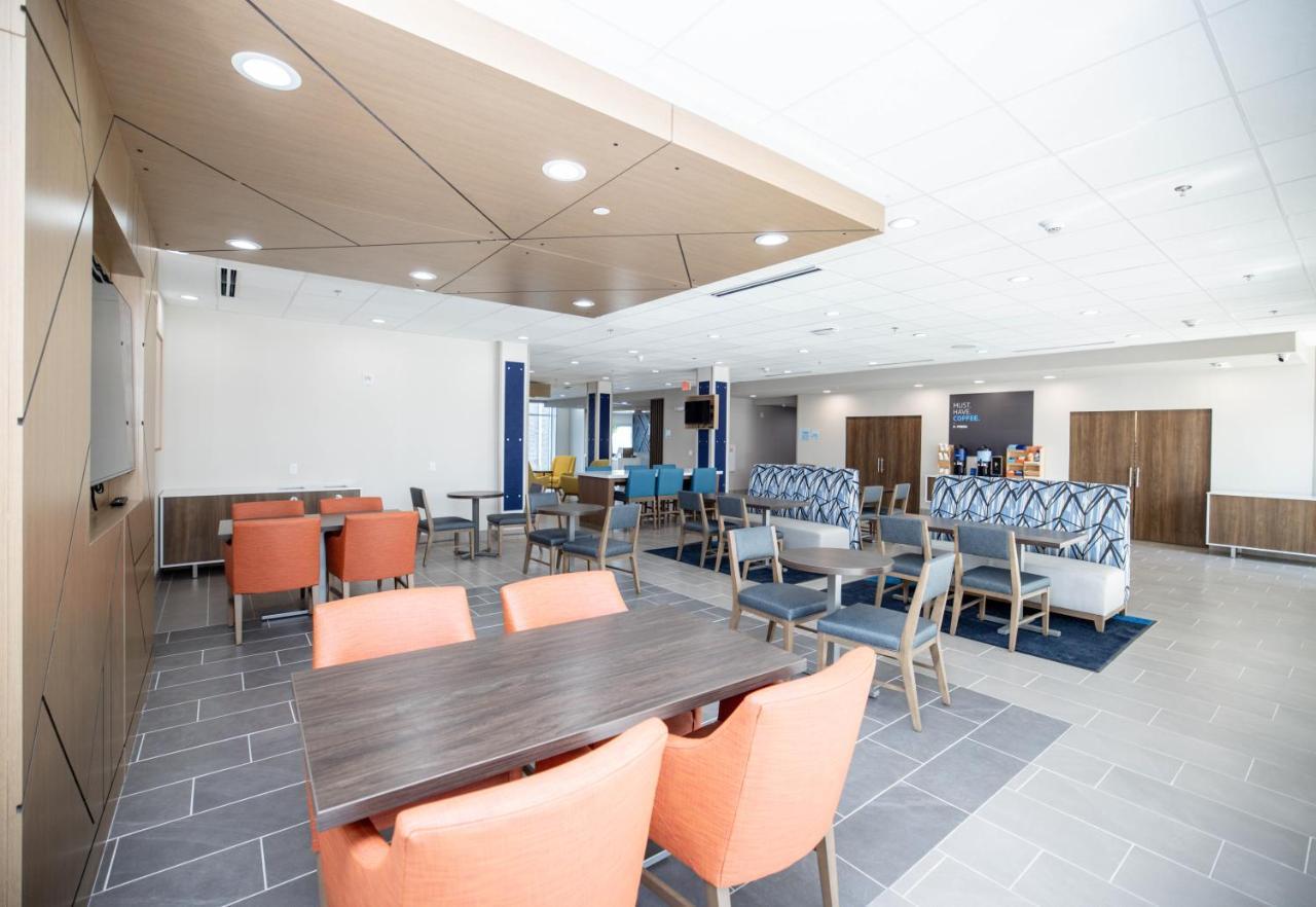 Holiday Inn Express & Suites Tampa Stadium - Airport Area By Ihg מראה חיצוני תמונה