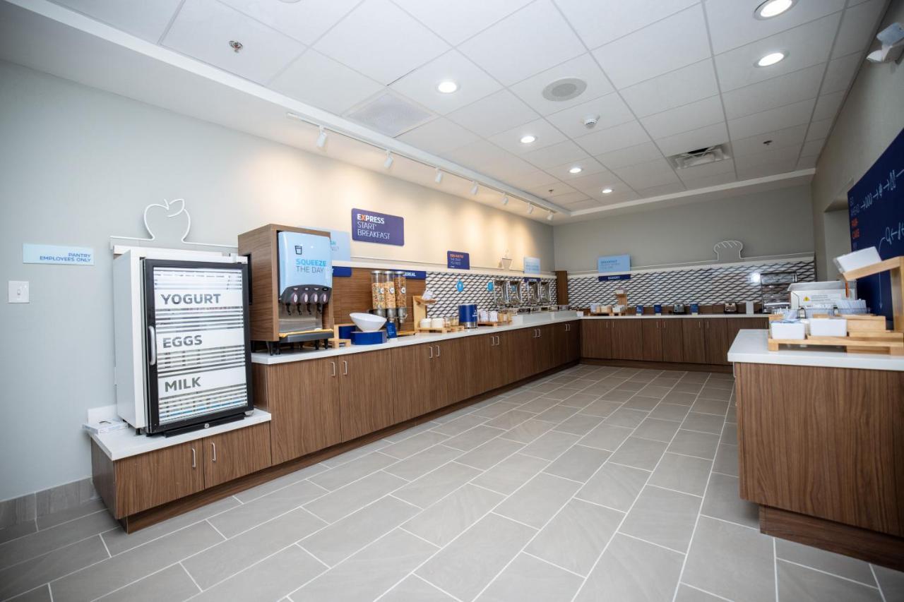 Holiday Inn Express & Suites Tampa Stadium - Airport Area By Ihg מראה חיצוני תמונה