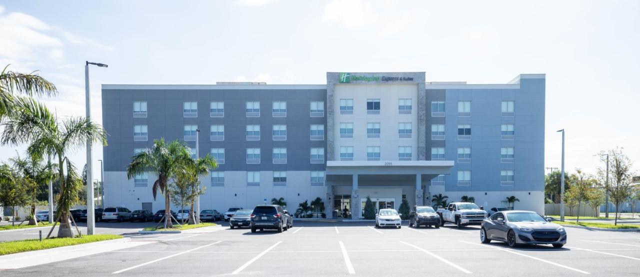 Holiday Inn Express & Suites Tampa Stadium - Airport Area By Ihg מראה חיצוני תמונה