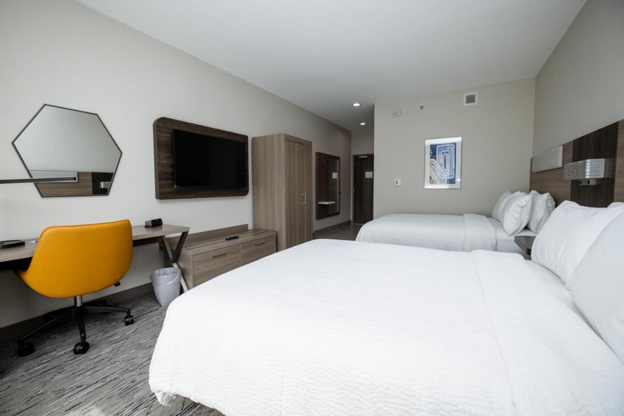 Holiday Inn Express & Suites Tampa Stadium - Airport Area By Ihg מראה חיצוני תמונה