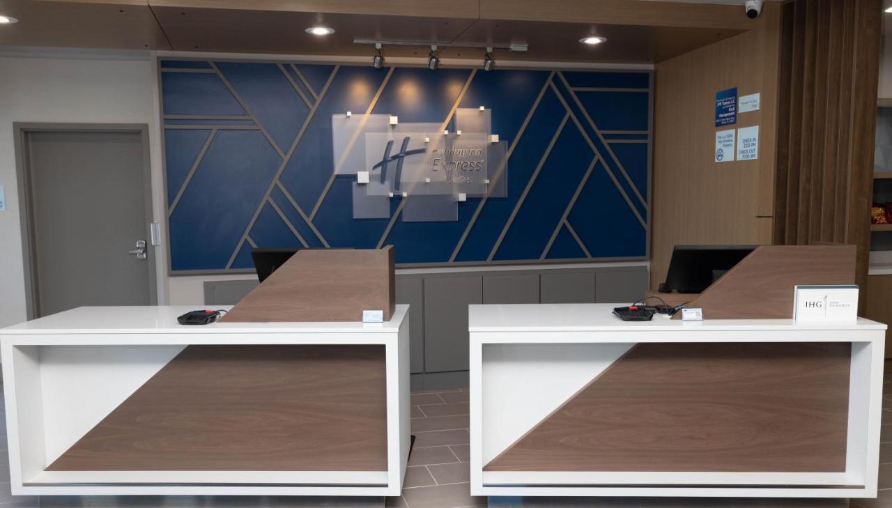 Holiday Inn Express & Suites Tampa Stadium - Airport Area By Ihg מראה חיצוני תמונה
