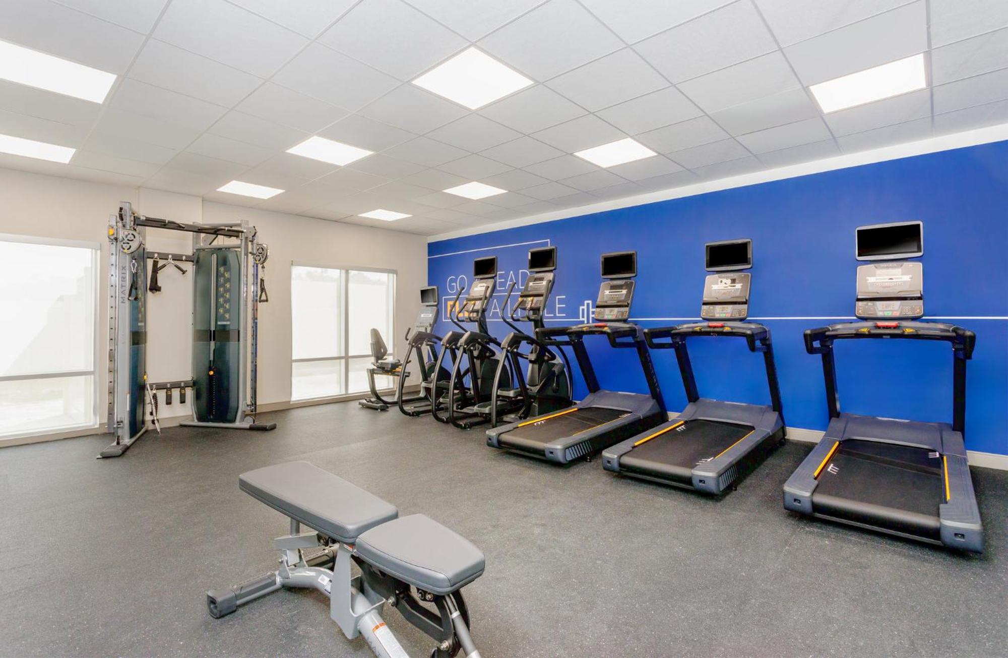Holiday Inn Express & Suites Tampa Stadium - Airport Area By Ihg מראה חיצוני תמונה