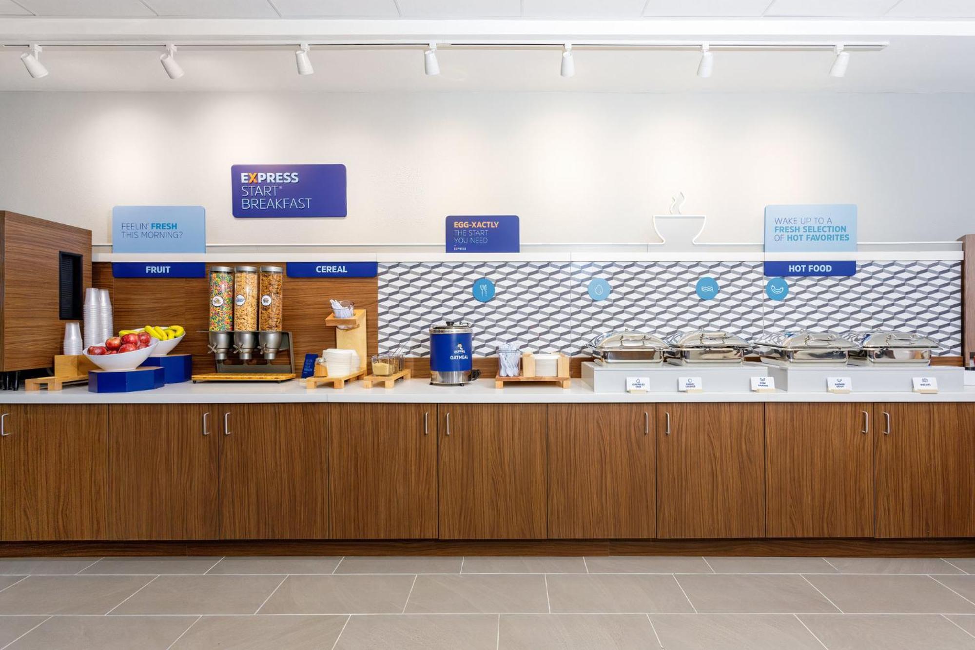 Holiday Inn Express & Suites Tampa Stadium - Airport Area By Ihg מראה חיצוני תמונה