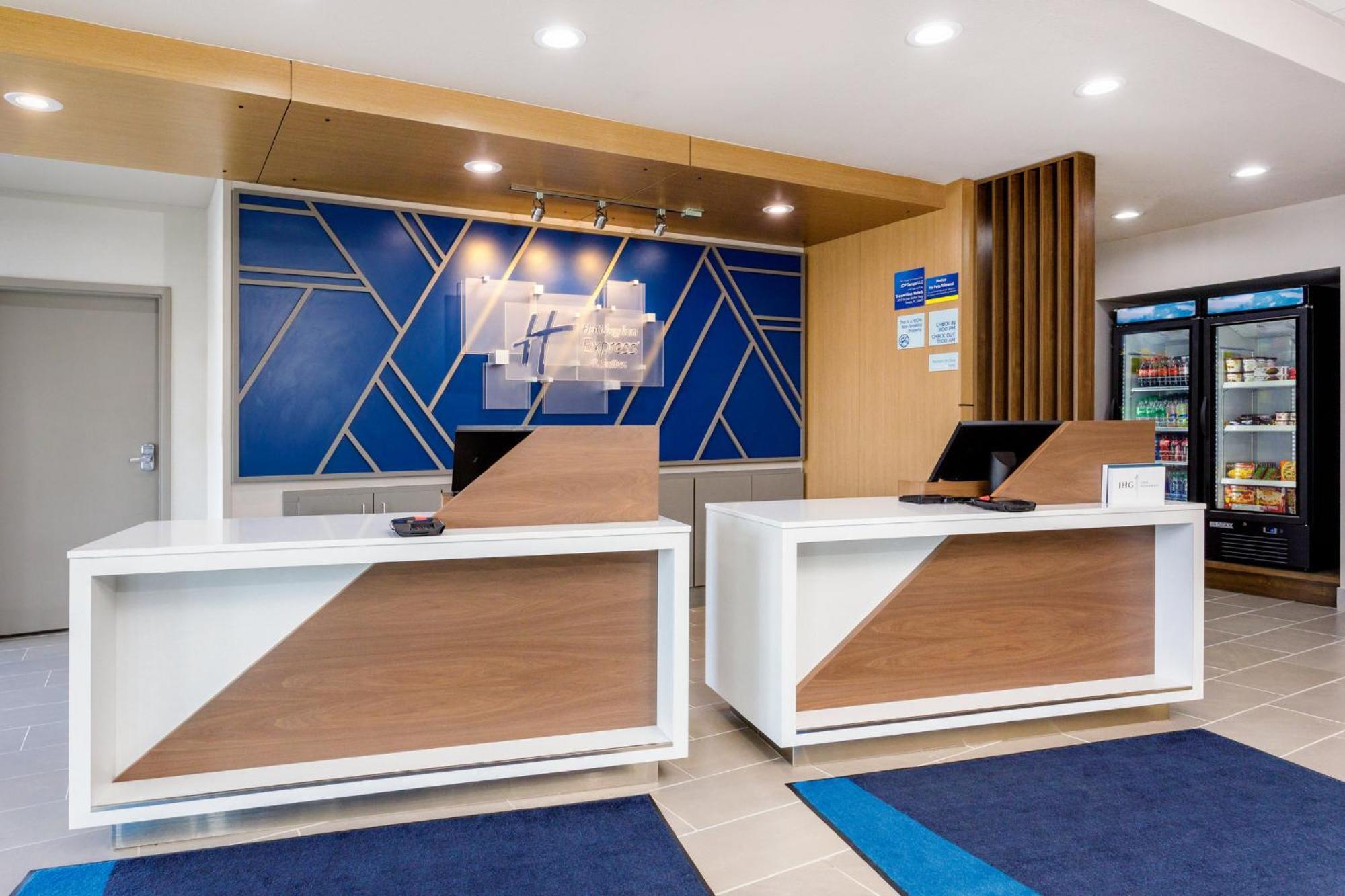 Holiday Inn Express & Suites Tampa Stadium - Airport Area By Ihg מראה חיצוני תמונה