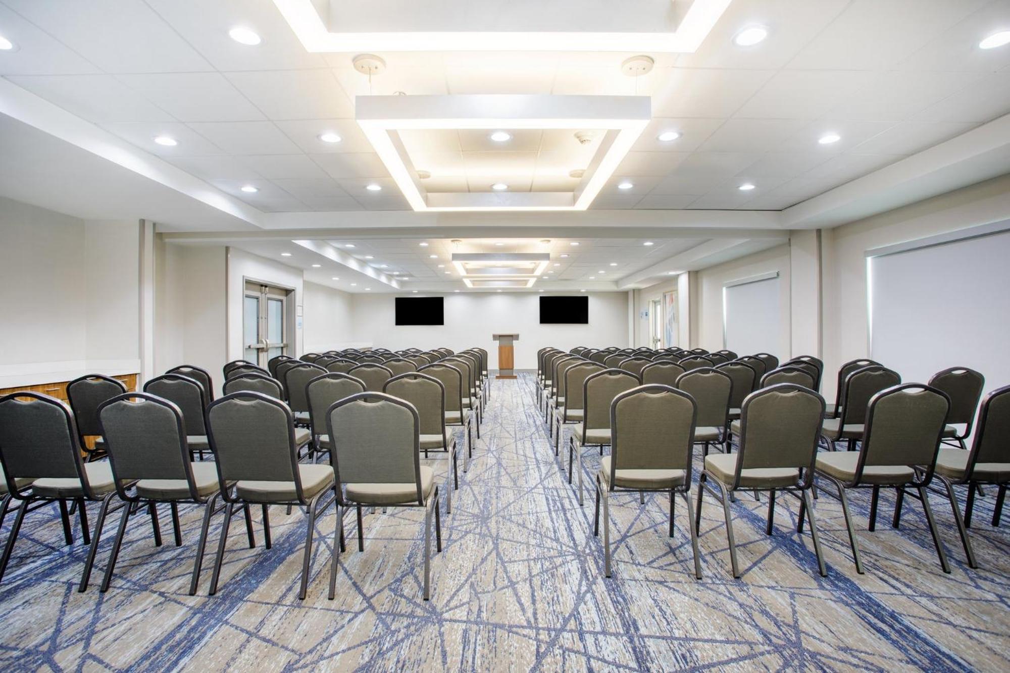 Holiday Inn Express & Suites Tampa Stadium - Airport Area By Ihg מראה חיצוני תמונה