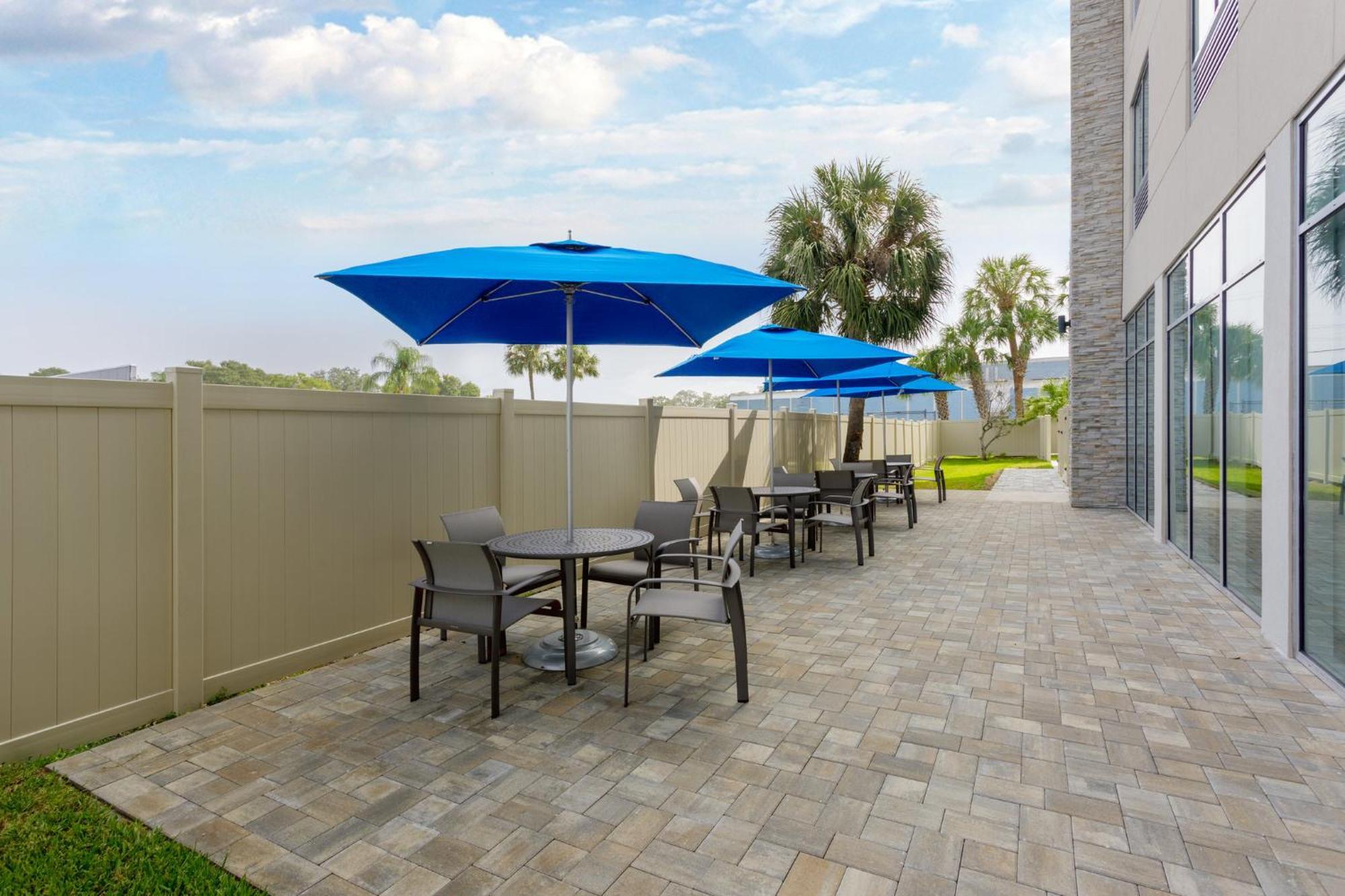 Holiday Inn Express & Suites Tampa Stadium - Airport Area By Ihg מראה חיצוני תמונה