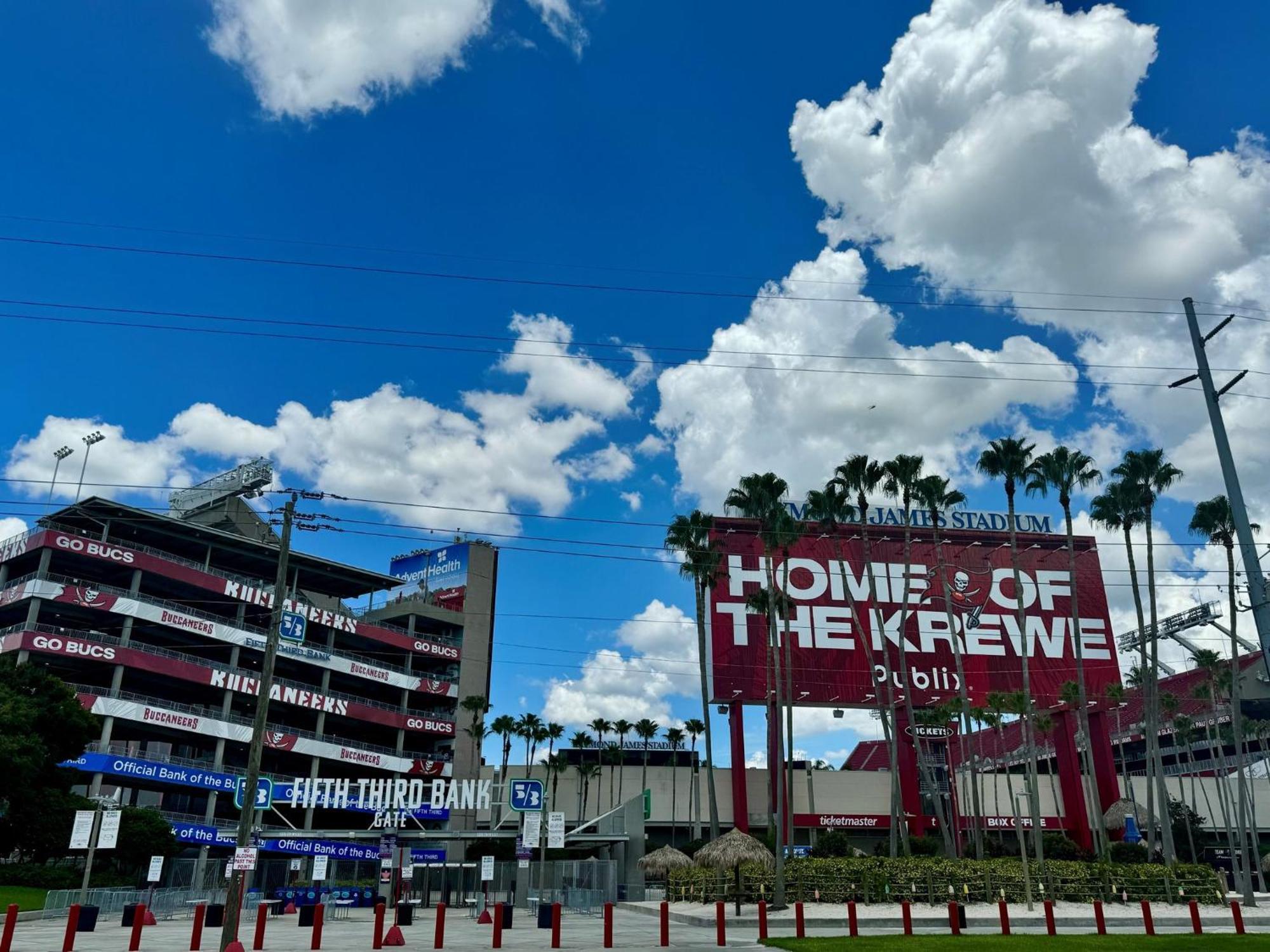 Holiday Inn Express & Suites Tampa Stadium - Airport Area By Ihg מראה חיצוני תמונה